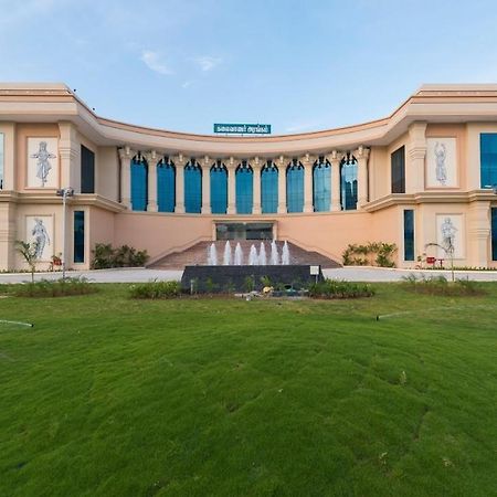 Bells Grand Inn Madras Buitenkant foto
